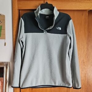 North Face Pullover Sz Medium